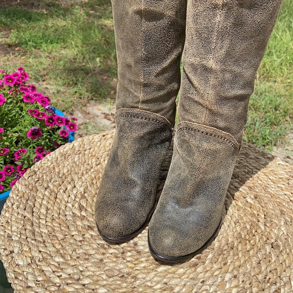 {FOSSIL} “Caroline” Distressed Leather Boots - Picture 4 of 11